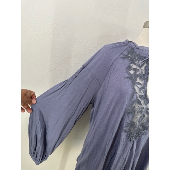 Gimmicks by BKE Embroidered Long Sleeve Tunic Top - Picture 4 of 12